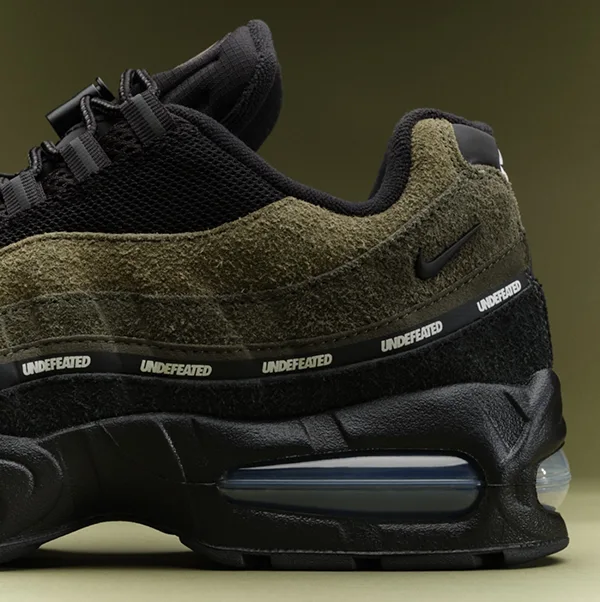 完売必至！【世界2000足限定】UNDEFEATED × ナイキ Air Max 95★IB4523-200