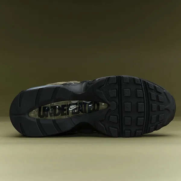 完売必至！【世界2000足限定】UNDEFEATED × ナイキ Air Max 95★IB4523-200