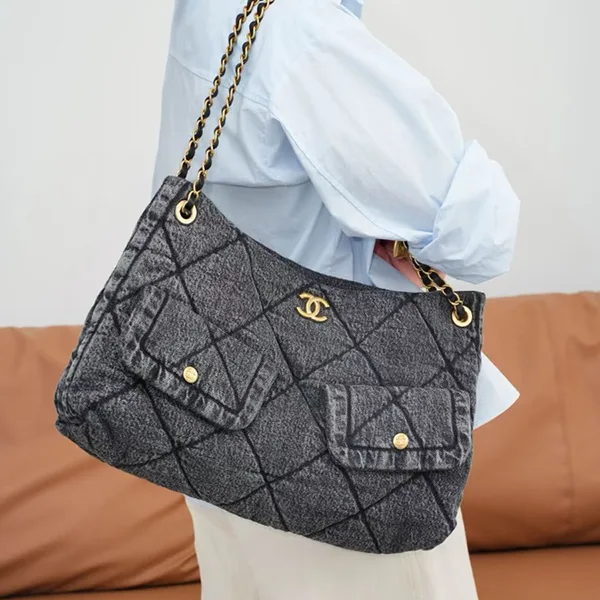 たっぷりサイズ☆シャネル デニムショッピングバッグ AS5740