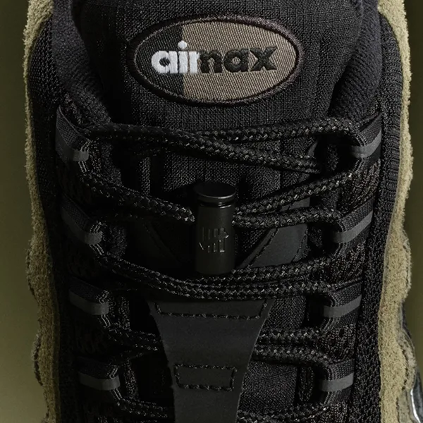 完売必至！【世界2000足限定】UNDEFEATED × ナイキ Air Max 95★IB4523-200