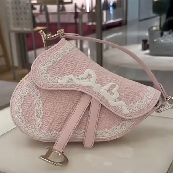 人気話題コラボ!【憧れ♡】ディオール ストラップ付き スモール サドルバッグ M0457OEHZ_M19I