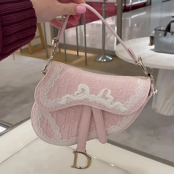 人気話題コラボ!【憧れ♡】ディオール ストラップ付き スモール サドルバッグ M0457OEHZ_M19I