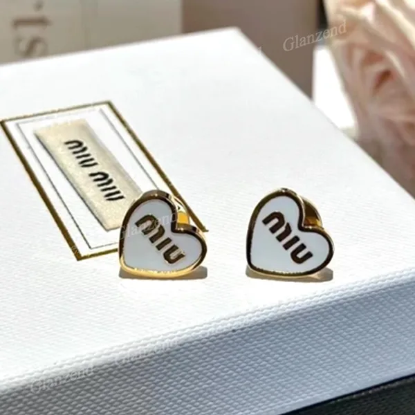 追跡付き発送で安心☆上品可愛さにキュン♡【ミュウミュウ】ロゴ入り ハート ピアス 5IO340_2IE2