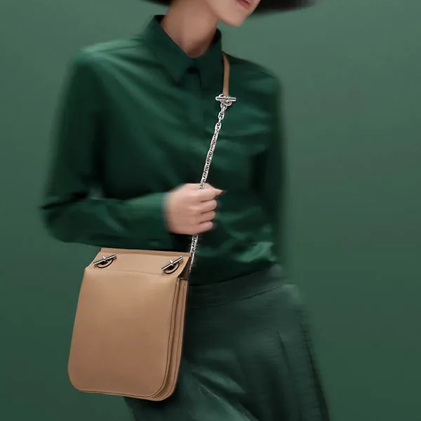 大人気【シェーヌダンクルが際立つ☆】エルメス Poche Cliquetis バッグ スーパーコピー H086915CK18