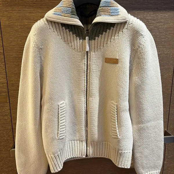 【季節を超えて活躍♪】ルイヴィトン コピー★トラックトップ ジップド インターシャ 1AJUVP