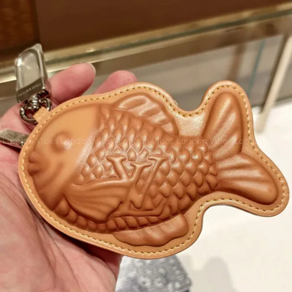 海外限定★ルイヴィトン たい焼き バッグチャーム 可愛すぎ♪M03360