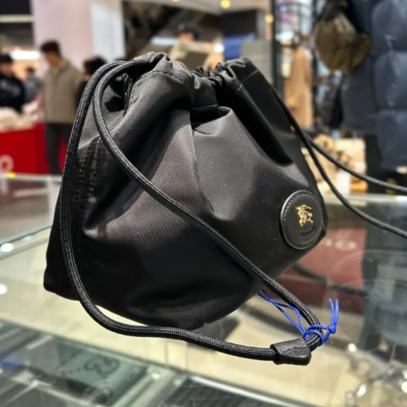 [N級品]新デザインバーバリー リバーシブル ドローストリング ポーチ bbl148955