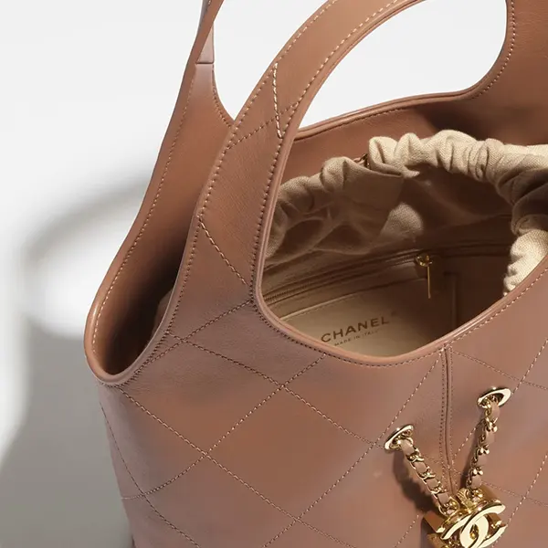 セール新作！シャネル キャビアスキン コピー トートバッグ AS6108-B23332-U6547