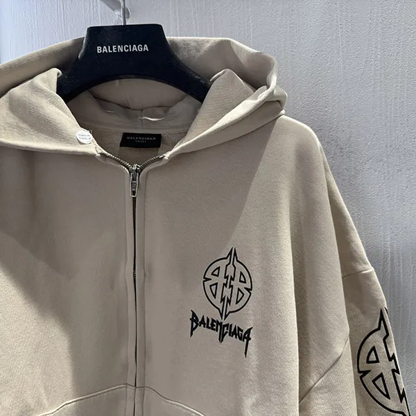 即日配送バレンシアガ BB Metal Zip Hoodie ベージュ26051505