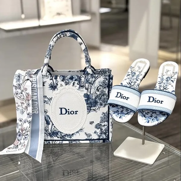 【美×実用性】ディオール Book Tote ストラップ付きバッグ ミニ S5584PEQM_M928