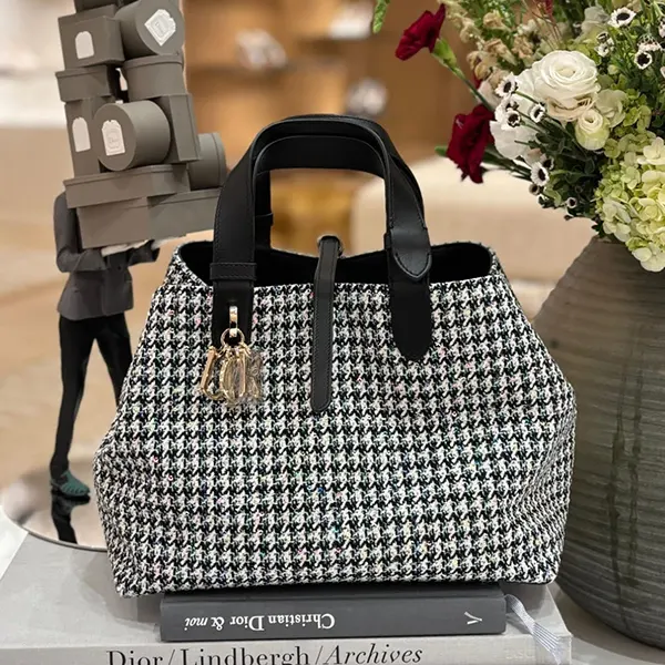 ディオール Toujours バッグ 偽物 ミディアム M2821OSOX