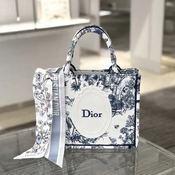 【美×実用性】ディオール Book Tote ストラップ付きバッグ ミニ S5584PEQM_M928
