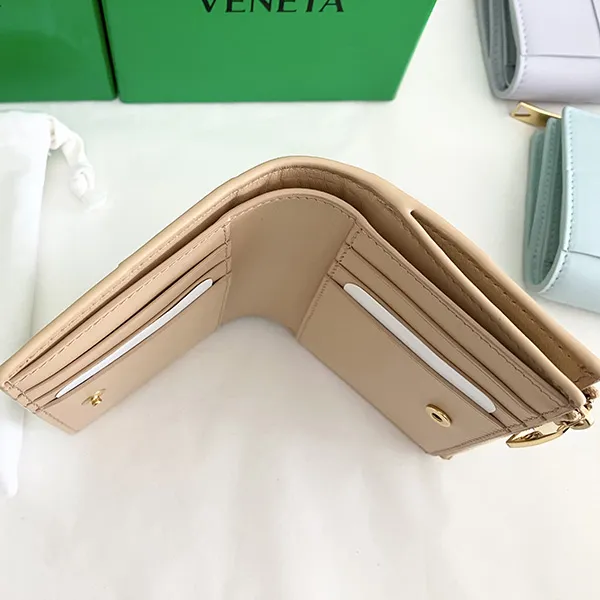 即日配送ボッテガヴェネタ スーパーコピー カセット 二つ折りファスナーウォレット 651381 VCQC4 2700