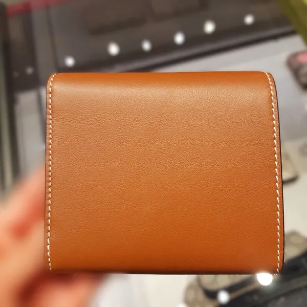 グッチ☆GGエンブレム ミディアム三つ折り財布 スーパーコピー 826716 AAEV2 2751