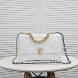 シャネル(Chanel)【限定】レディースミディアムサイズのショルダーバッグ