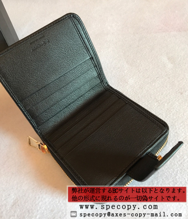 サンローラン 財布コピー YSL コンパクトで可愛い 二つ折り財布 ブラック コンパクトサイズなのでパーテイバックやクラッチに入れるのにも丁度良い大きさです